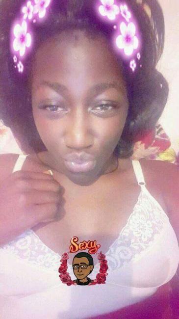 Belle black pulpeuse pour des rencontres chaudes